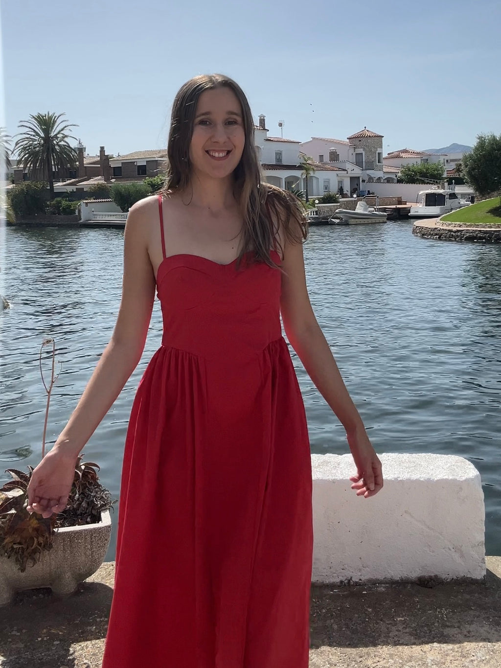 VESTIDO CARMESÍ