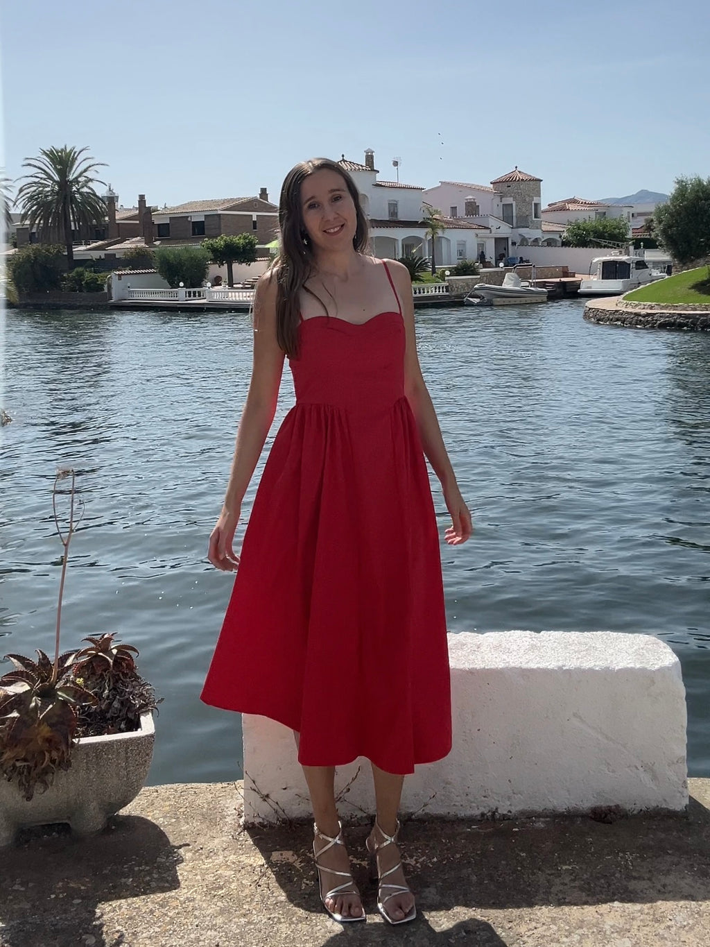 VESTIDO CARMESÍ