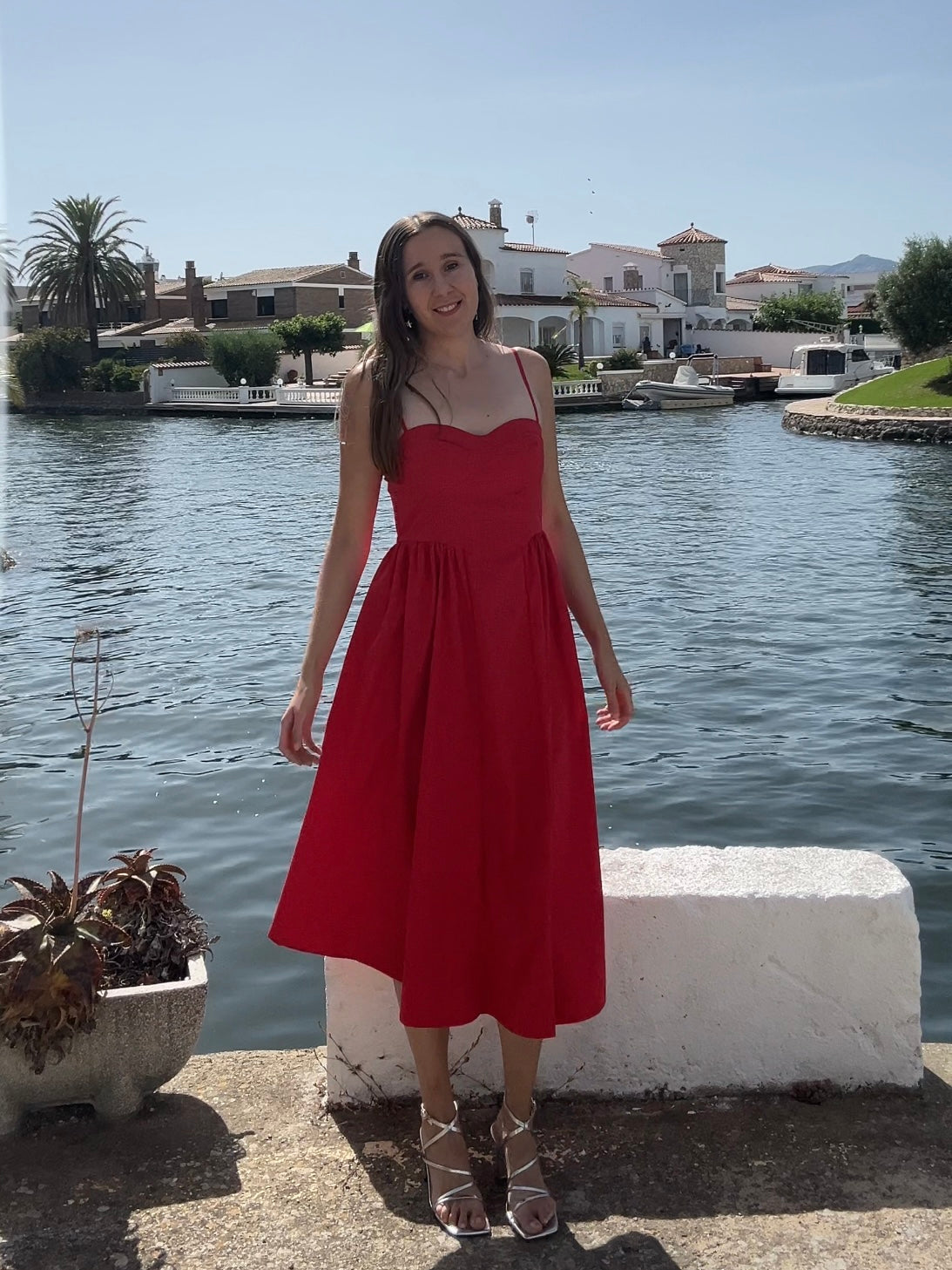 VESTIDO CARMESÍ