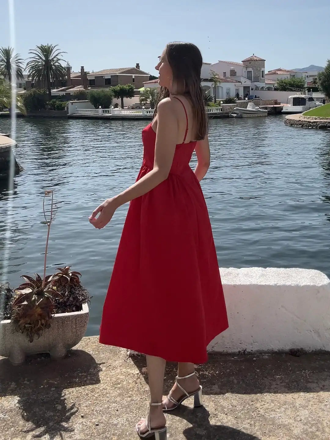 VESTIDO CARMESÍ
