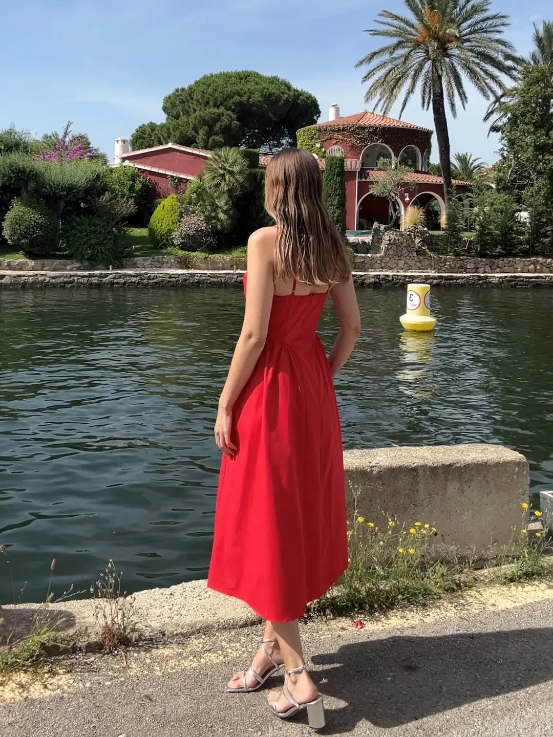 VESTIDO CARMESÍ