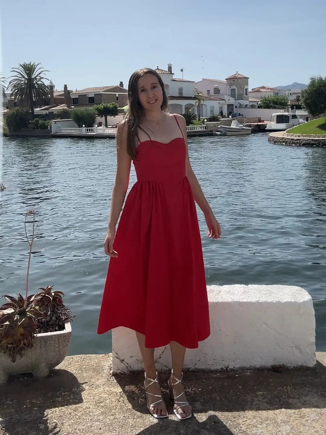 VESTIDO CARMESÍ