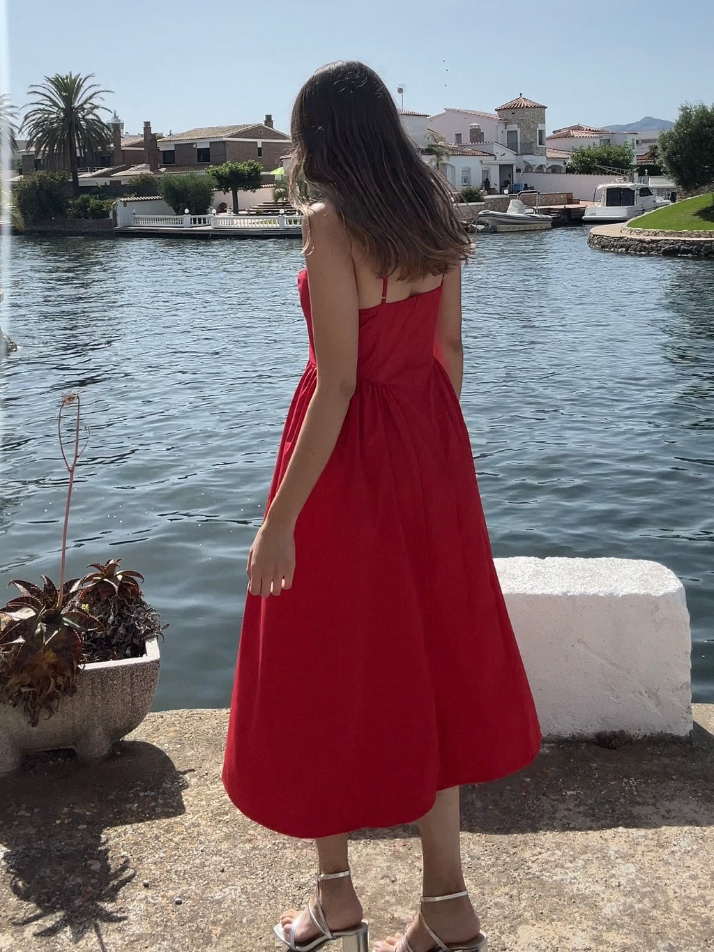 VESTIDO CARMESÍ