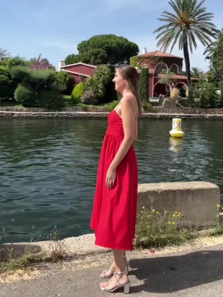 VESTIDO CARMESÍ